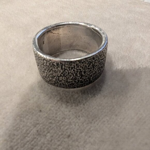 Vintage Jewelry - Hammered sterling silver ring handcrafted in Italy. Size 6, 10 mm wide